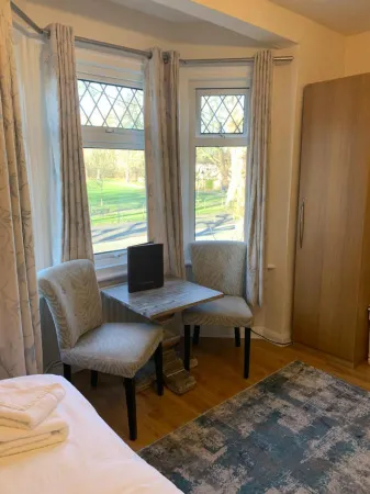 Parkview Guesthouse Отели рядом с достопримечательностью «Раунд Черч»