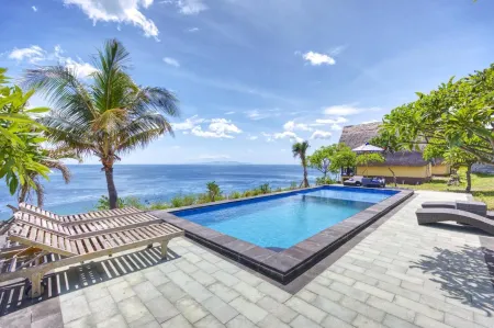 Song Cang Bungalow Отели рядом с достопримечательностью «Giri Putri Cave»