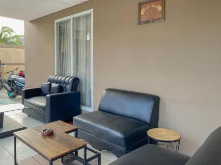 Urbanview Hotel ME Jayapura Отели рядом с достопримечательностью «JAYAPURA CITY VIEW»