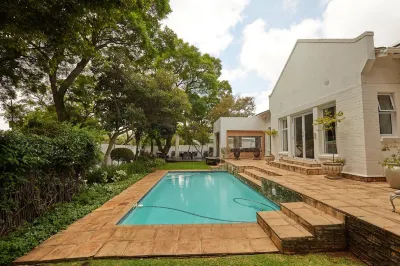 Maison Jacaranda Hotels near Zoo Lake