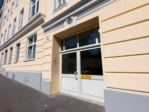 Zeus Design Apartments Unique #36