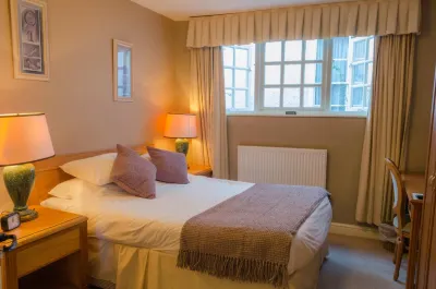 The Kings Head Hotel Hôtels à : Llanfoist Fawr