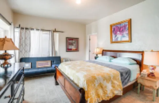 Pet-Friendly Apartment 1 Mi to Lake Merritt!