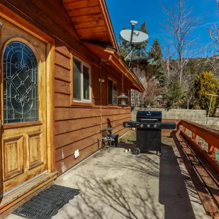 Shasta Mountain Cabin - 1916 by Big Bear Vacations