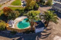 Triangle Motel