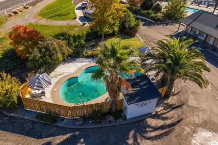 Triangle Motel Отели в г. Ред Блафф