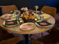 Jambon Hotels in Uden