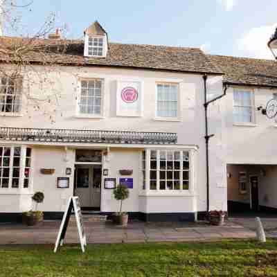 The Fleece Hotel Exterior