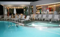 Agrelli Hotel & Suites - สระว่ายน้ำแบบอินฟินิตี้