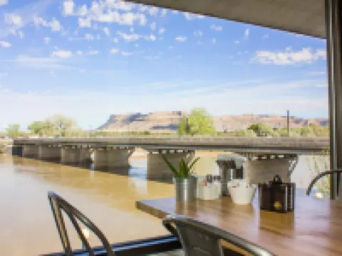 Skyfall Guestrooms Hotels in Green River