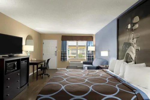Super 8 by Wyndham Valdosta GA I-75 Отели в г. Волдоста