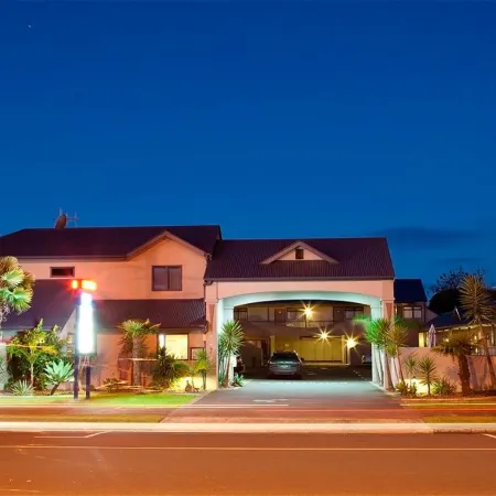 Aquarius Motor Inn