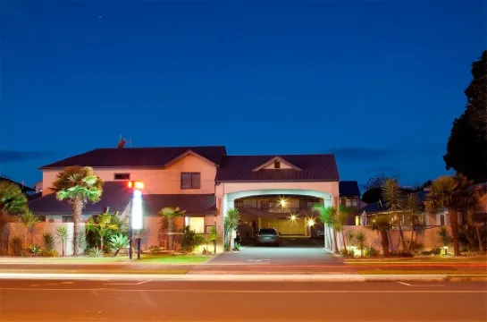 Aquarius Motor Inn