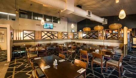 Nightcap at Golden Beach Tavern Отели в г. Калаундра