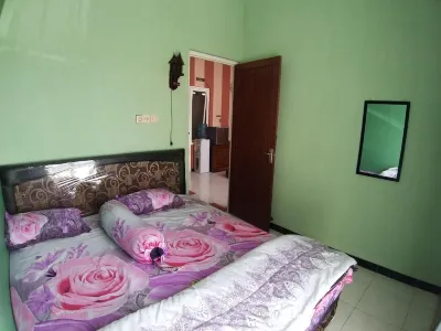 Ken's Villa 8 Hotels in Pesanggrahan