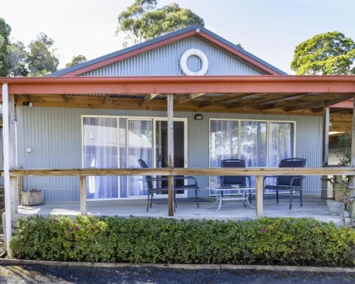 The Crays Accommodation Hotels in Strahan