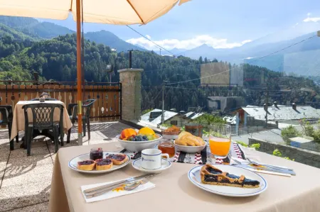 Hotel Biancospino Отели в г. Кьеза-ин-Вальмаленко