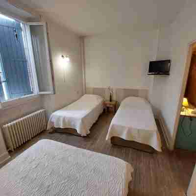 Logis Hôtel le Boulevard Rooms