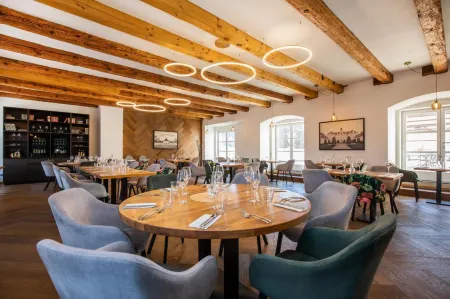 Zámecký Hotel Anton Florian Отели рядом с достопримечательностью «Kozi Hradek - Mikulov»