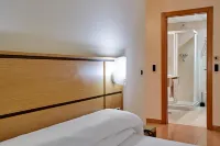 Doña Lola Hotel dekat CENT