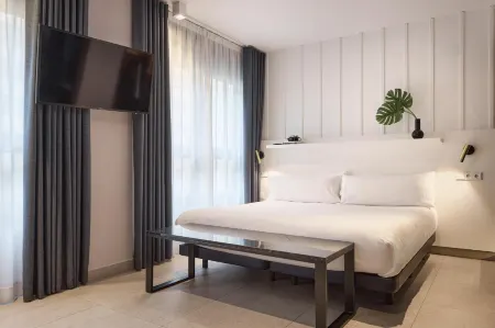 Ramirez Flats Valencia