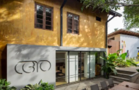 ザ ポストカード マンダレーホール、コーチ