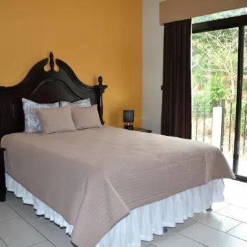 Hotel Rural Cuartamenteru - Housity