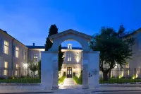 College des Doctrinaires Hotels in Tournecoupe