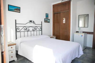 Hospederia Rural Los Palmitos Hotels near Camping Albergue Tau