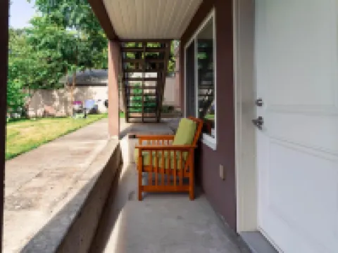 Vancouver Yuelai Guesthouse Hotels in Coquitlam