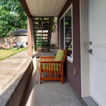 Vancouver Yuelai Guesthouse