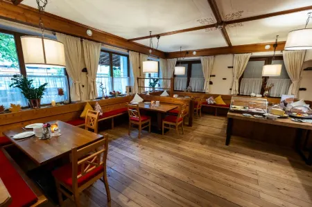 Hotel Rietzerhof Отели рядом с достопримечательностью «Badesee Mieming»