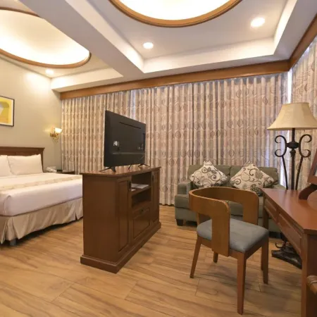 Paragon Hotel and Suites