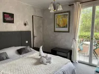 Lou pèbre d'aï Hotels in Signes