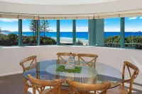 Grand Palais Boolarong Beachside Apartments - petit déjeuner