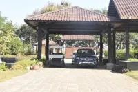 WelcomHeritage Tadoba Vanya Villas Resort & Spa - parking
