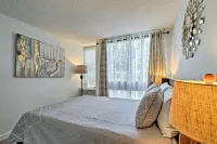 Kailua-Kona Condo with Lanai, Walk to Beach and Pier!