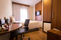 Mercure Sao Caetano do Sul Отели рядом с достопримечательностью «Sagrada Familia Church»
