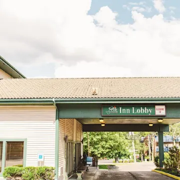 Lavissh Inn and Suites