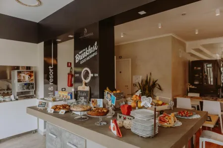 Halanus Hotel and Resort Отели в г. Tocco da Casauria