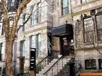 Ambrose House & Cafe - Self Check-in Guesthouse Hotels in der Nähe von Untergrundstadt Montreal