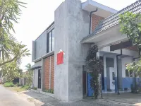 RedDoorz Near Wisata Paribendo Lawang Hotels in Purwodadi