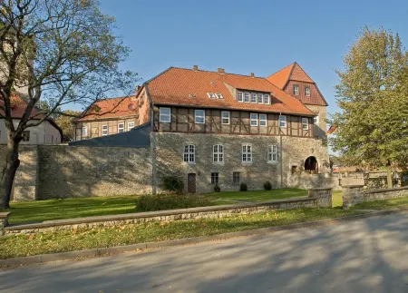 Burg Warberg Отели в г. Кёнигслуттер-ам-Эльм