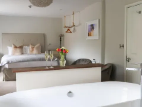 Winemaker's Pub Hotels in Cranbrook