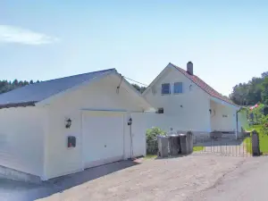 3 Bedroom Awesome Home in Skjold