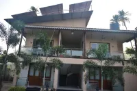 Coastal Bay Inn Hotels in Akshi