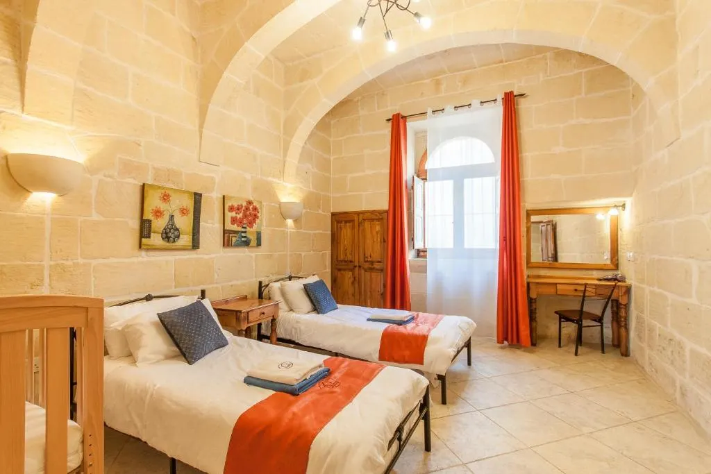 Centre Island - 5 Bedrooms  Kercem Village - Malta