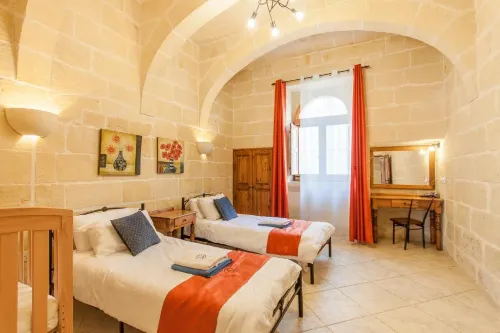 Centre Island - 5 bedrooms (sleeps 10+ 2 kids) Kercem village - 3-Star