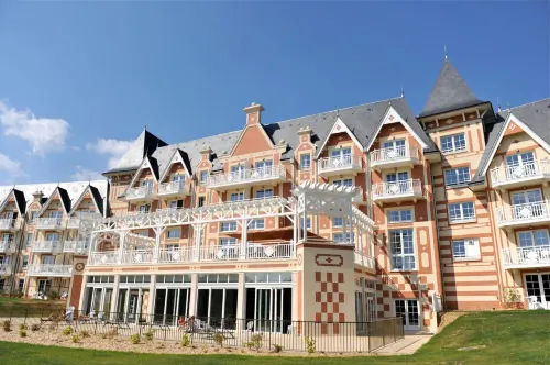 Résidence b'o Cottage - b'o Resort Thermal & Spa Hotels in Bagnoles de l'Orne