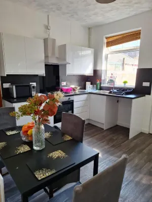 12 Cornwallis Lodge Family Room 1